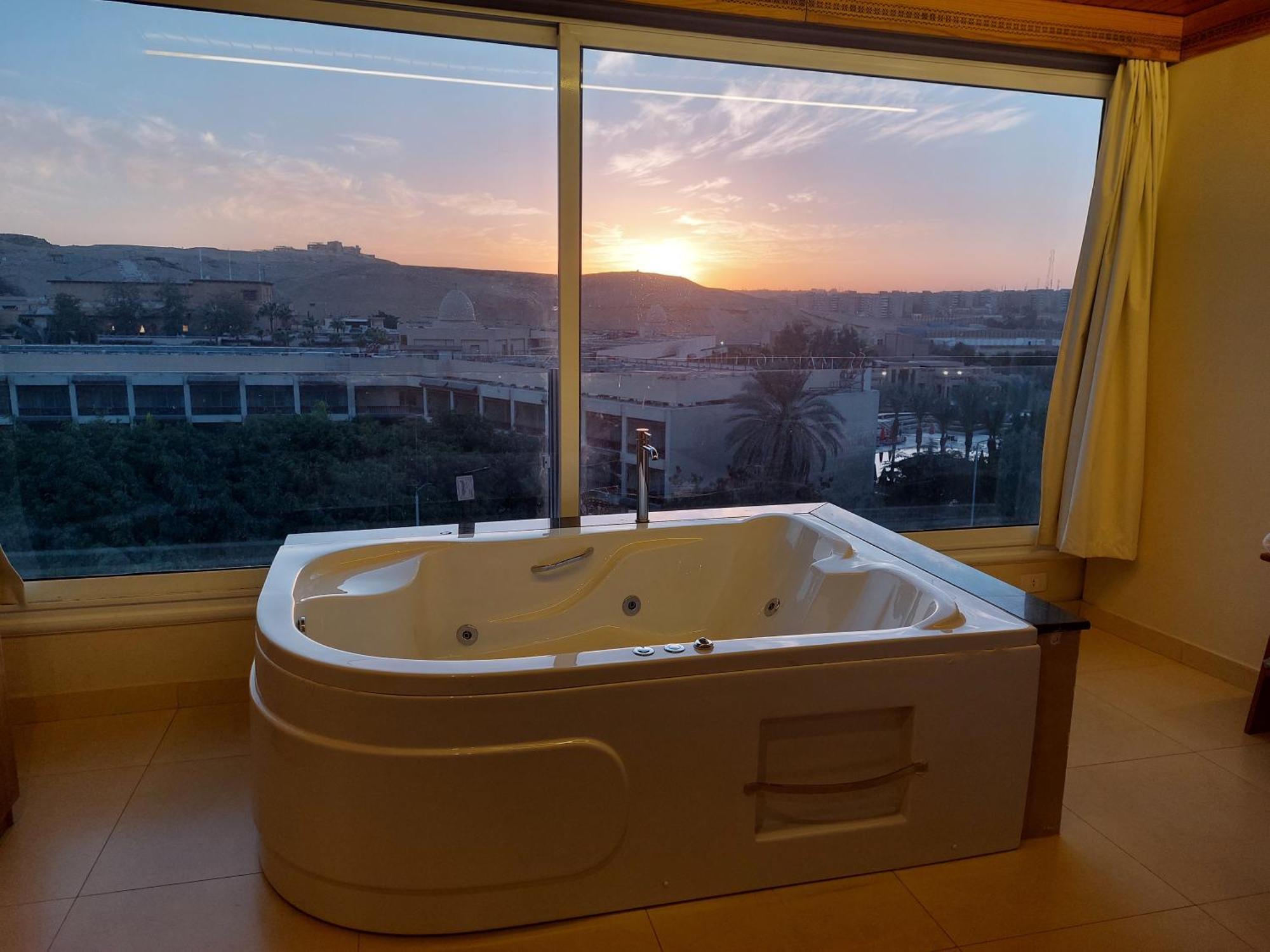 Kafret el-Gabal Doudou Pyramids View Hotel מראה חיצוני תמונה