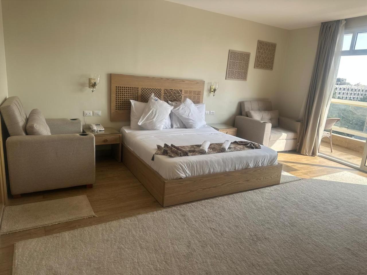 Kafret el-Gabal Doudou Pyramids View Hotel מראה חיצוני תמונה